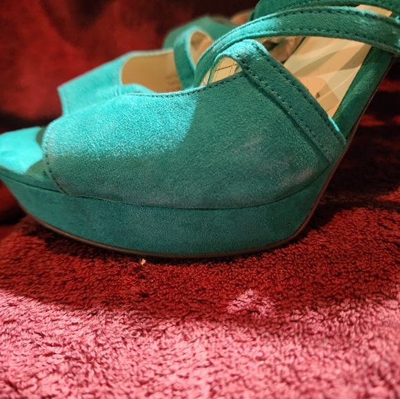 NEW NINE WEST SUEDE  STRAPPY PLATFORM  HEEL SIZE 9 BEAUTIFUL  TURQUOISE - Picture 7 of 8